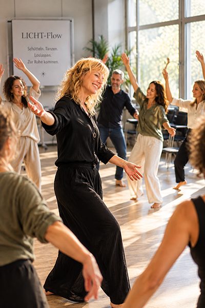 Bild vergrößern bewegte Meditation mit Katrin Zeddies